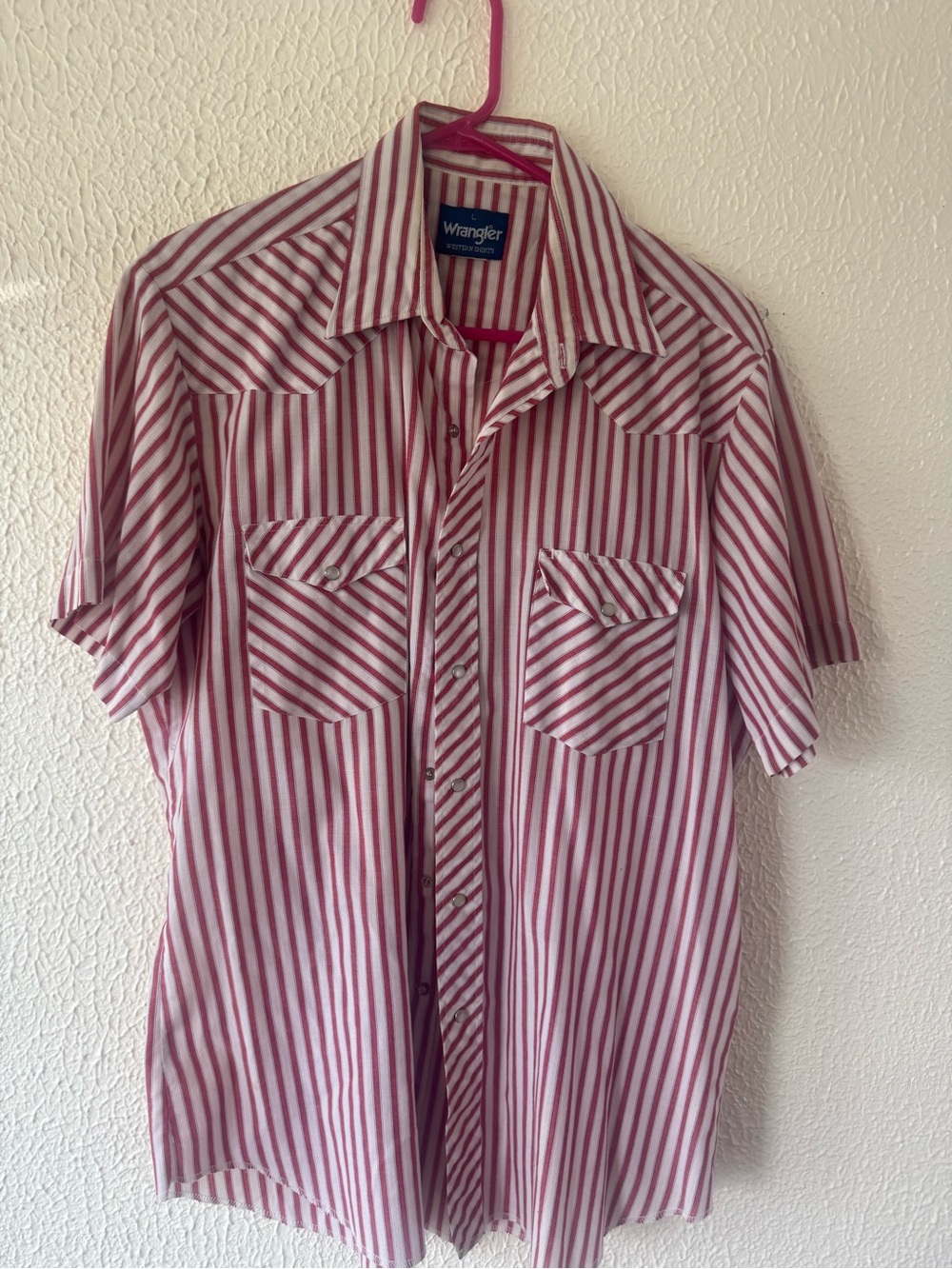 VINTAGE - Wrangler Men’s Red & White Striped Short Sleeve Western Shirt